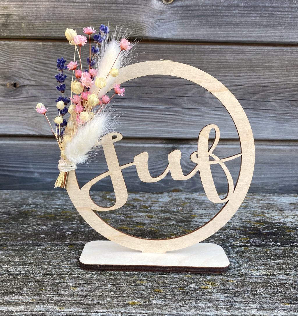 Cirkel juf met droogbloemen detail