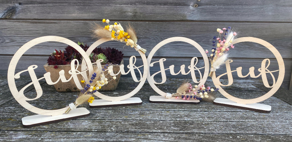Cirkel juf met droogbloemen lifestyle