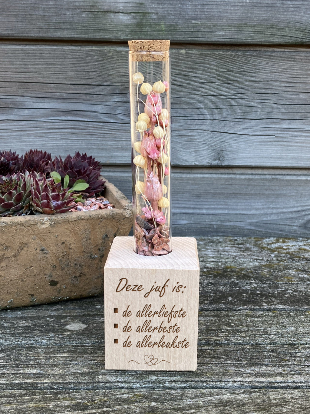 Blokje met droogbloemen in buisje juf lifestyle