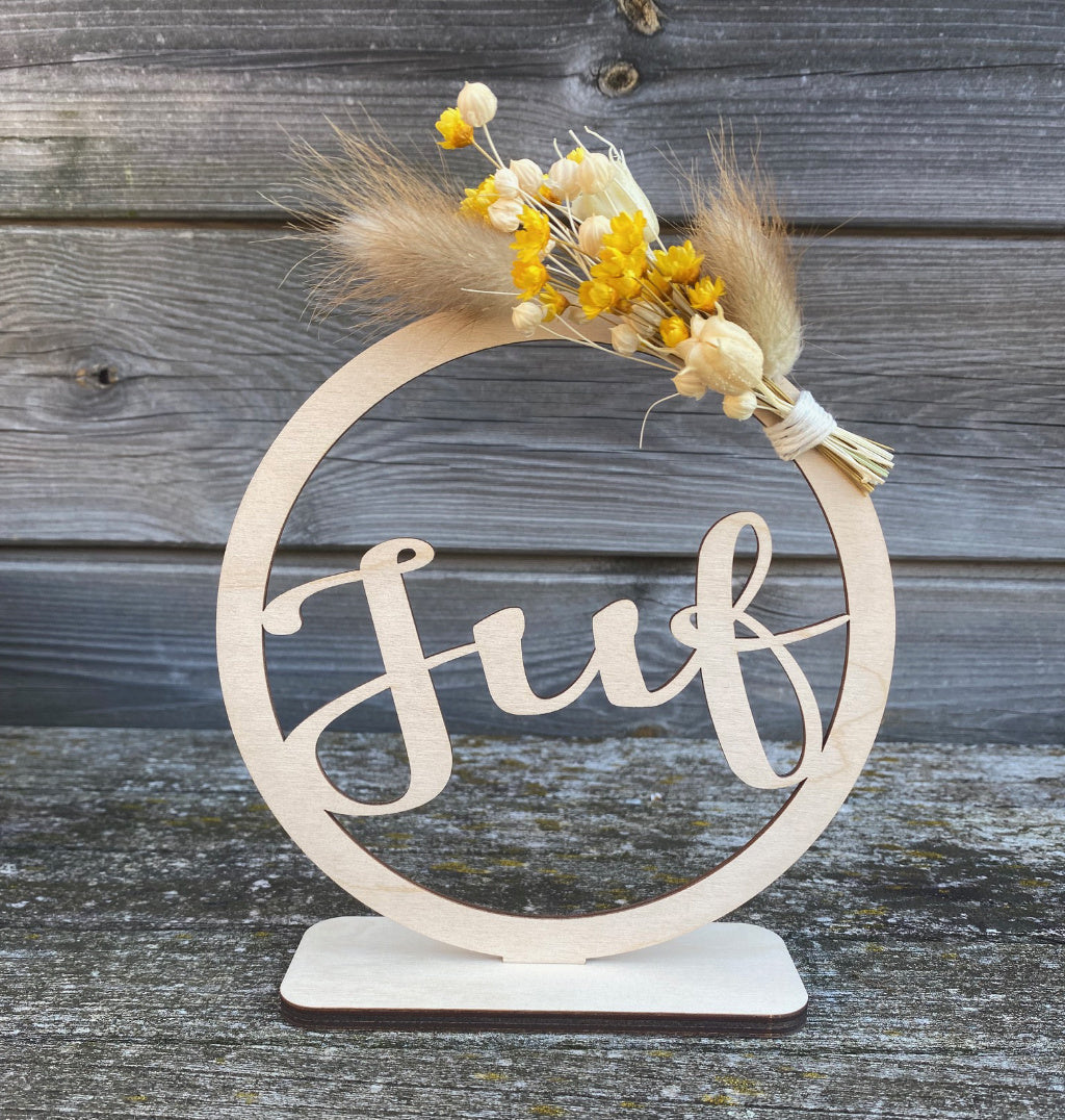 Cirkel juf met droogbloemen view 4